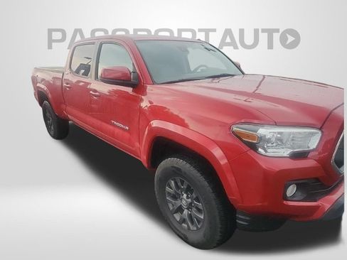 Used 2020 Toyota Tacoma SR5 AWD/4WD image 5