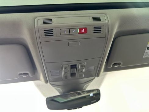 Used 2023 Volkswagen Jetta SE image 24