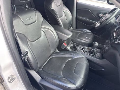 Used 2019 Jeep Cherokee Limited w/ Technology Group AWD/4WD image 9