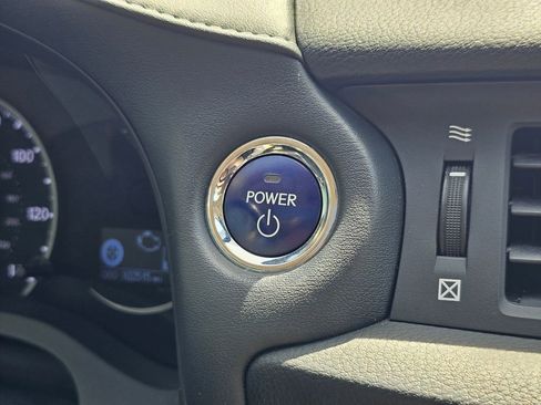 Used 2015 Lexus CT 200h FWD image 31