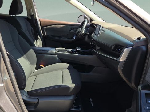 Used 2023 Nissan Rogue S FWD image 15