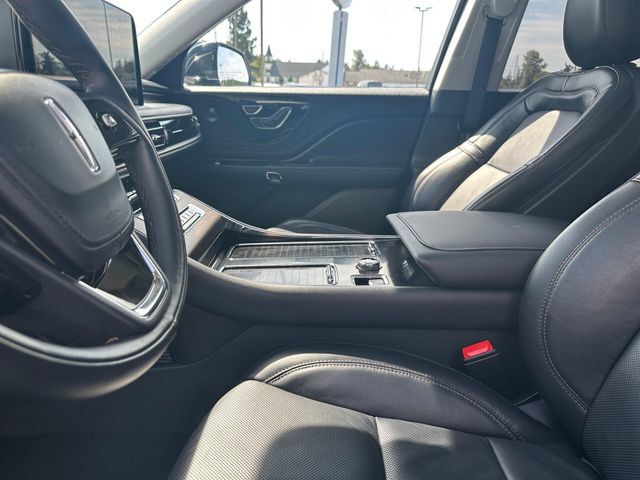 Used 2025 Lincoln Aviator Reserve AWD/4WD image 9