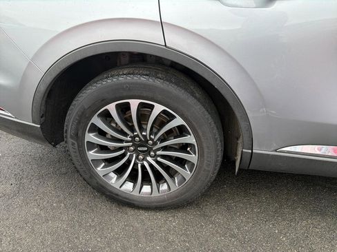 Used 2023 Lincoln Aviator Standard AWD w/ Premium Package image 5