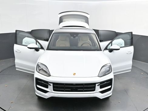 Certified 2025 Porsche Cayenne Coupe AWD/4WD image 46