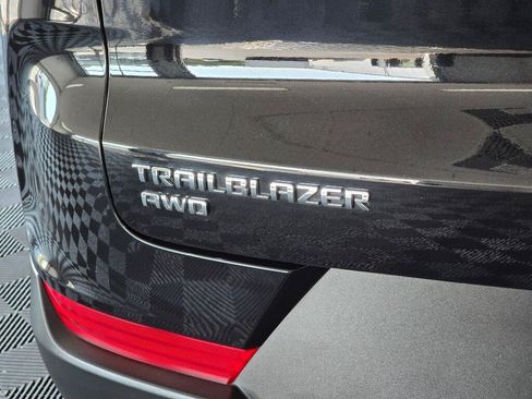 Used 2025 Chevrolet TrailBlazer LT AWD/4WD image 13