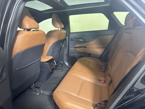 Used 2025 Toyota Crown Signia w/ Advanced Technology Package image 12