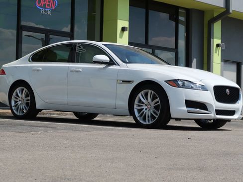 Used 2017 Jaguar XF Prestige image 5