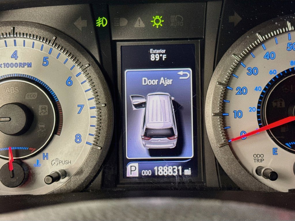 Used 2016 Toyota Sienna SE FWD image 15