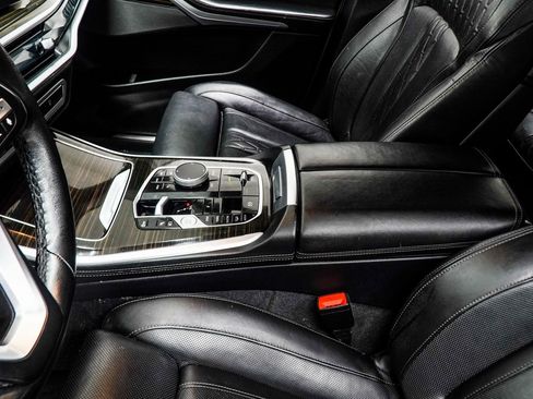 Used 2025 BMW X5 xDrive50e image 16