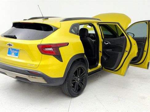 Used 2024 Chevrolet Trax ACTIV w/ Driver Confidence Package image 12