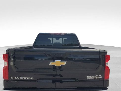 Used 2025 Chevrolet Silverado 1500 High Country w/ Technology Package AWD/4WD image 4