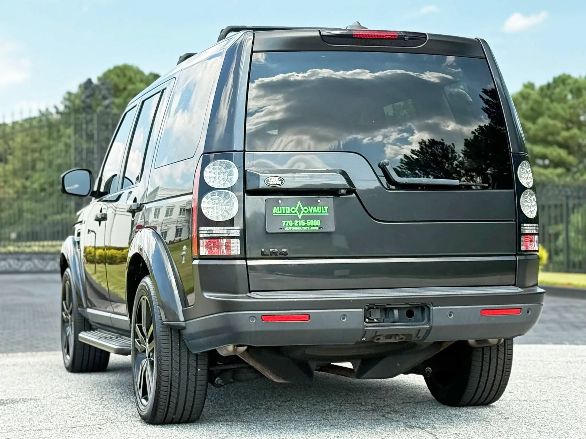 Used 2015 Land Rover LR4 HSE AWD/4WD image 9