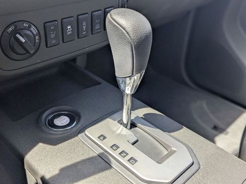 Used 2020 Nissan Frontier PRO-4X w/ Pro-4x Utility Package AWD/4WD image 30