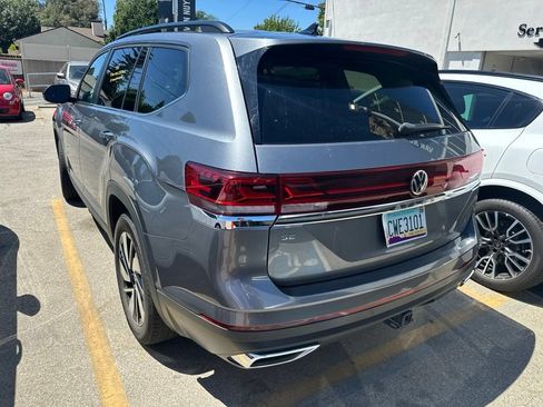 Used 2025 Volkswagen Atlas SE FWD image 3