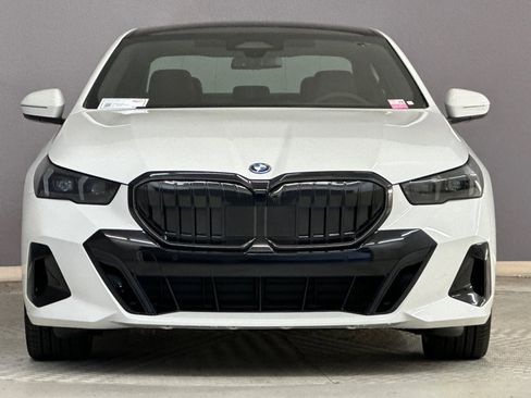 New 2026 BMW 550e xDrive image 5