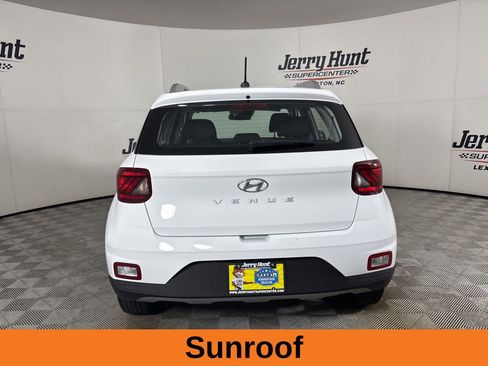 Used 2025 Hyundai Venue SEL FWD image 6
