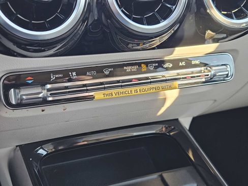 Used 2021 Mercedes-Benz GLA 250 4MATIC image 18