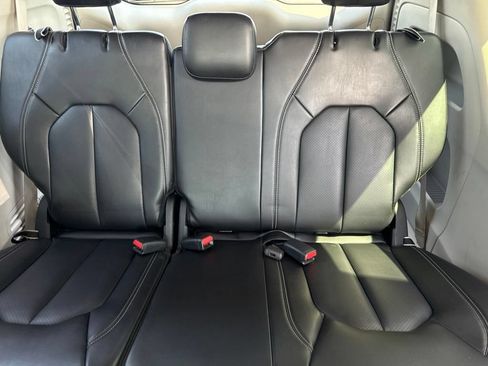 Certified 2023 Chrysler Pacifica Touring-L FWD image 40