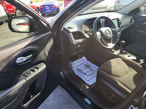 Used 2016 Jeep Cherokee 75th Anniversary AWD/4WD image 16