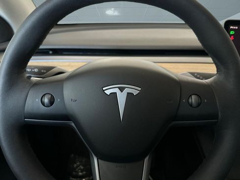 Used 2023 Tesla Model Y 2WD image 16