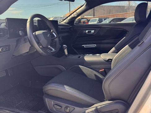 Used 2025 Ford Mustang Coupe image 6