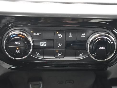 Used 2025 Chevrolet Trax LT w/ LT Convenience Package FWD image 34