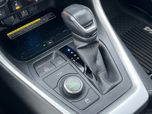 Used 2020 Toyota RAV4 XSE image 21