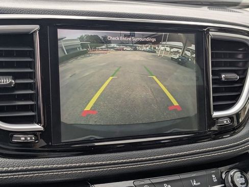 Used 2023 Chrysler Pacifica Limited image 22