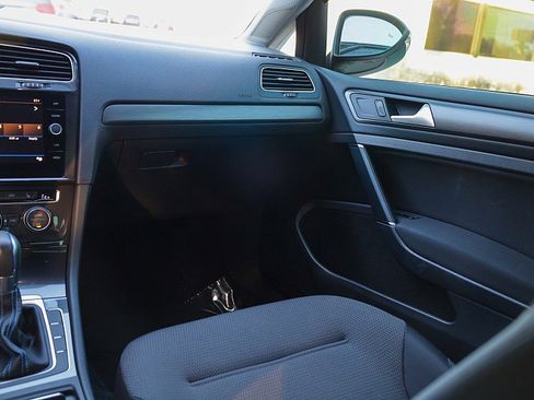 Used 2019 Volkswagen e-Golf SE w/ Driver Assistance Package image 24