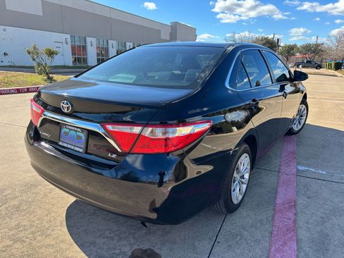 Used 2017 Toyota Camry LE image 5