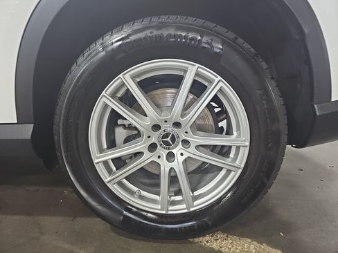 Used 2025 Mercedes-Benz GLC 300 4MATIC image 34