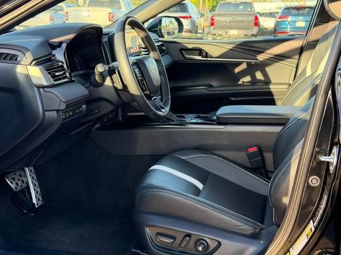 Used 2025 Toyota Camry SE AWD/4WD image 15