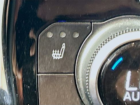 Used 2023 Toyota Highlander XLE image 17