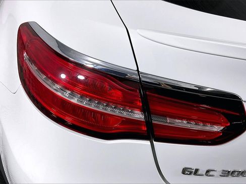 Used 2017 Mercedes-Benz GLC 300 4MATIC Coupe w/ Premium 2 Package image 28