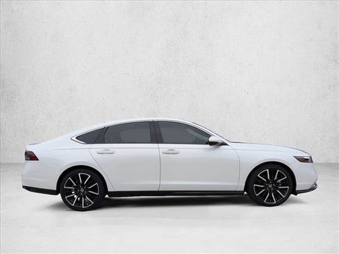 Used 2024 Honda Accord Touring image 4