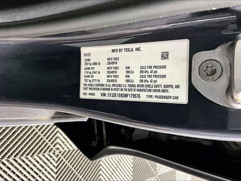 Used 2022 Tesla Model 3 Long Range AWD/4WD image 5