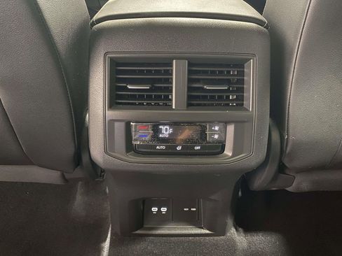 Used 2023 Volkswagen Atlas SE w/ Panoramic Sunroof Package FWD image 13