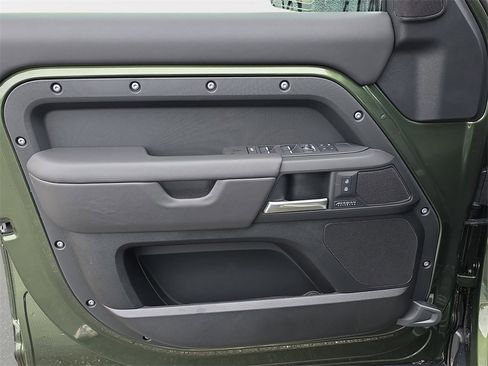 New 2026 Land Rover Defender 110 X-Dynamic SE image 27