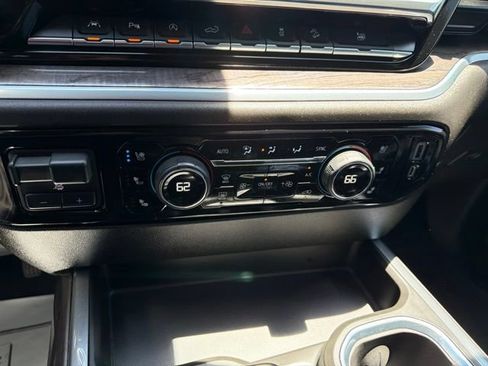 Used 2022 Chevrolet Silverado 1500 LTZ w/ Z71 Off-Road Package AWD/4WD image 27