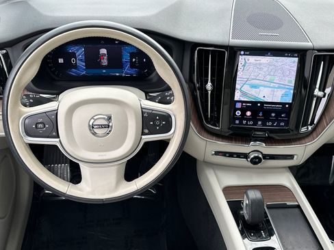 Used 2022 Volvo XC60 B5 Momentum w/ Advanced Package AWD/4WD image 30