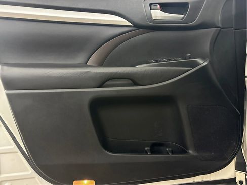 Used 2017 Toyota Highlander XLE image 26