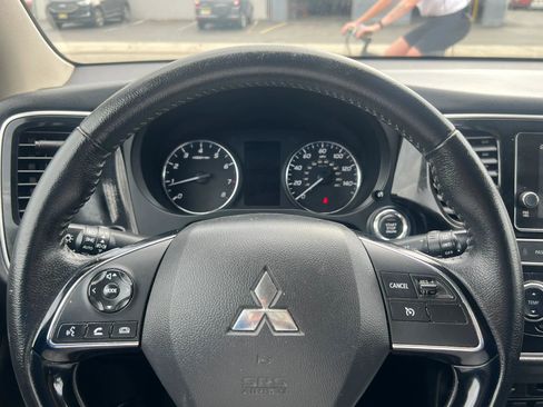 Used 2019 Mitsubishi Outlander SEL image 11