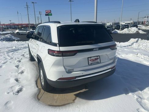 Used 2024 Jeep Grand Cherokee Laredo image 8