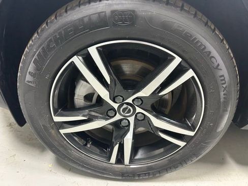Certified 2025 Volvo XC40 B5 Core AWD/4WD image 12