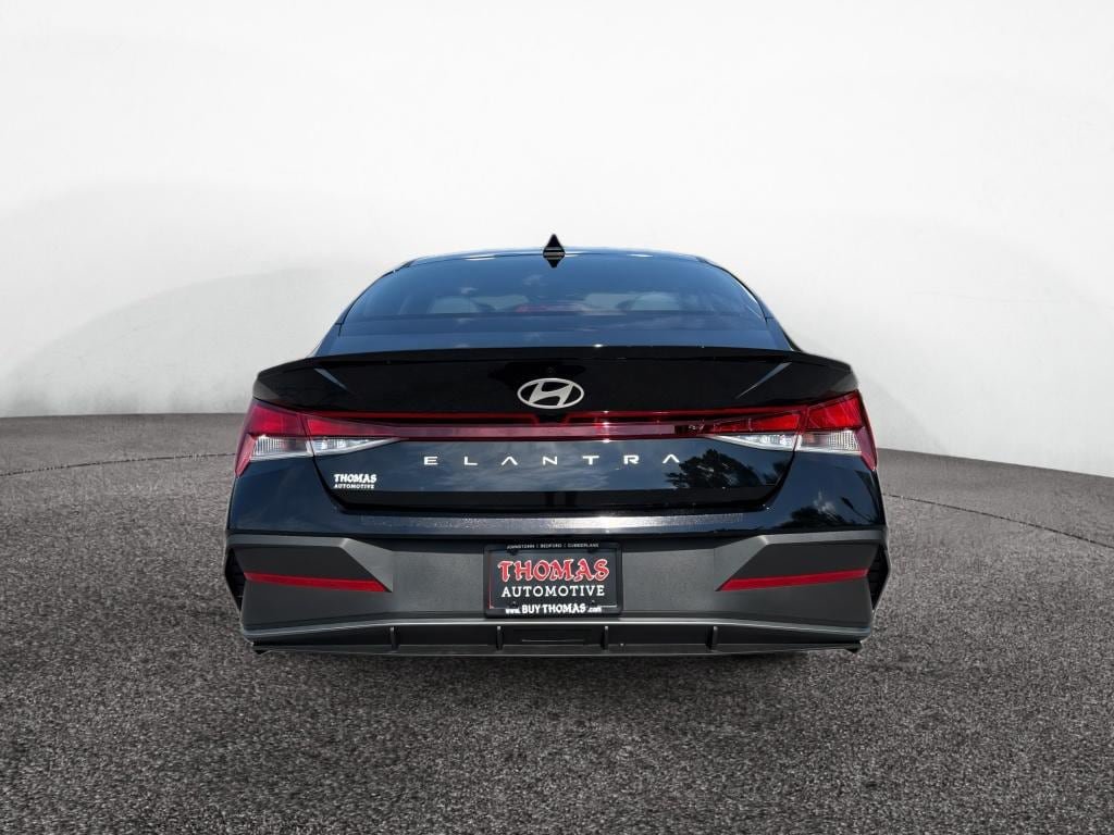New 2026 Hyundai Elantra SEL Sport FWD image 8
