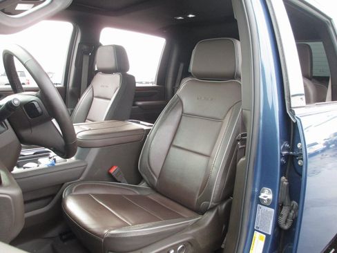 Used 2025 GMC Sierra 3500 Denali w/ Denali Reserve Package image 25