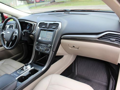Used 2017 Ford Fusion SE w/ Fusion SE Technology Package FWD image 40