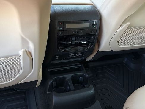 Used 2021 Jeep Grand Cherokee L Limited RWD image 9