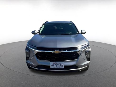 Used 2025 Chevrolet Trax LT w/ LT Convenience Package FWD image 4