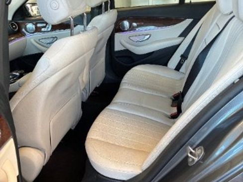 Used 2017 Mercedes-Benz E 400 4MATIC Wagon image 28